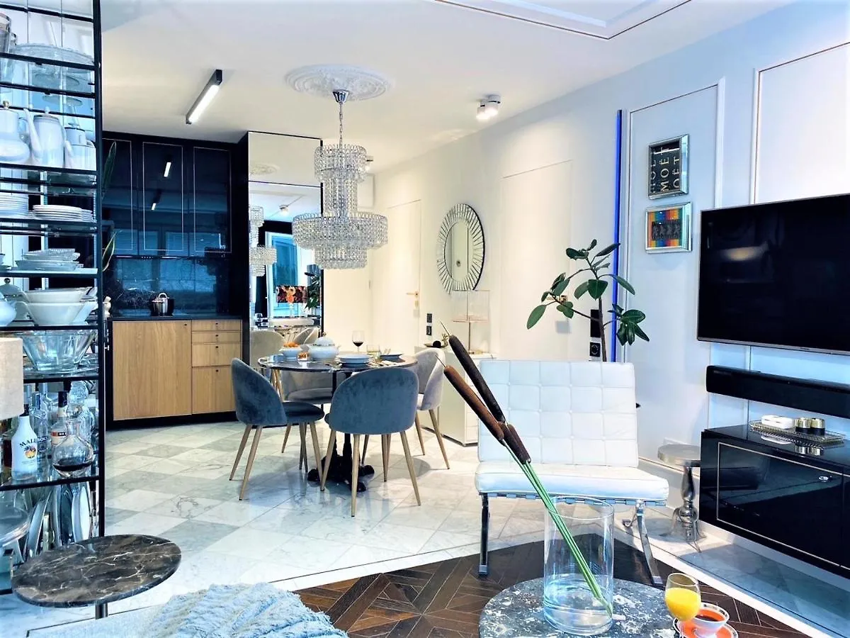 Luxury Apartment At City Center At Palace +Netflix! Warsaw
