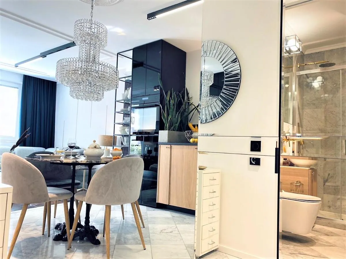 Luxury Apartment At City Center At Palace +Netflix! location